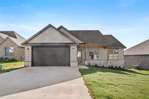 121 N Eagle Mountain St, Prairie Grove, AR 72753
