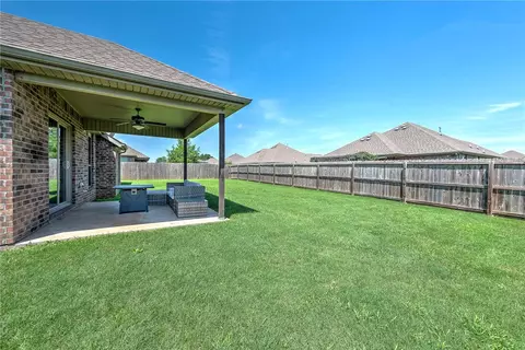 Exterior - 201 Napoli Ln, Centerton, AR 72719 photo 3 of 6