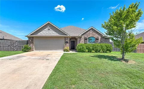 Exterior - 201 Napoli Ln, Centerton, AR 72719 photo 2 of 6