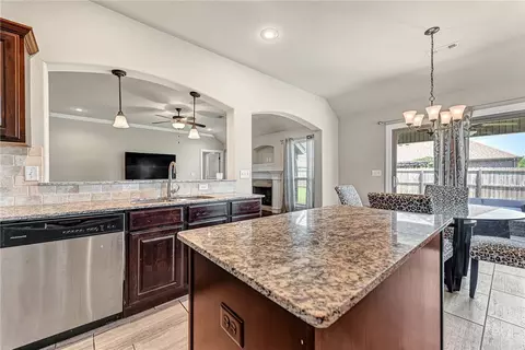 Kitchen - 201 Napoli Ln, Centerton, AR 72719 photo 2 of 2