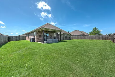 Exterior - 201 Napoli Ln, Centerton, AR 72719 photo 4 of 6