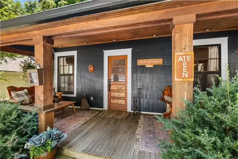 18 Pine St, Eureka Springs, AR 72632