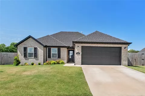 388 W Cackling Bnd, Farmington, AR 72730
