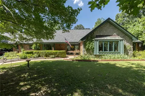 2800 N Sherwood Ln, Fayetteville, AR 72703