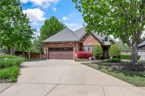 1117 NE St Ives Rd, Bentonville, AR 72712