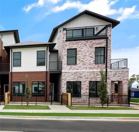541 SW 5th St, Bentonville, AR 72712