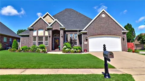 5500 Lanshire Dr, Rogers, AR 72758