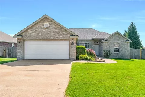 530 Bonanza St, Centerton, AR 72719