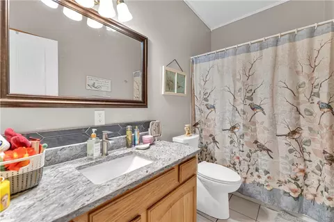 Bath - 875 James Pl, West Fork, AR 72774 photo 1 of 2