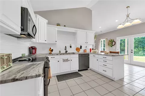 Kitchen - 875 James Pl, West Fork, AR 72774 photo 2 of 2