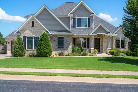 401 Trailwood Cir, Centerton, AR 72719