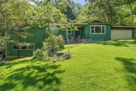 1982 Greenview Dr, Fayetteville, AR 72701