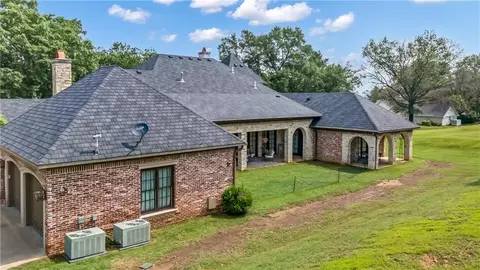 Exterior - 6104 Park Ave, Fort Smith, AR 72903 photo 6 of 7