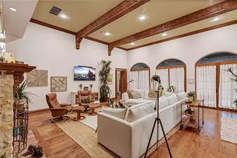 Living - 6104 Park Ave, Fort Smith, AR 72903 photo 4 of 6