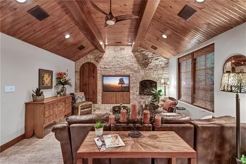 Living - 6104 Park Ave, Fort Smith, AR 72903 photo 2 of 6