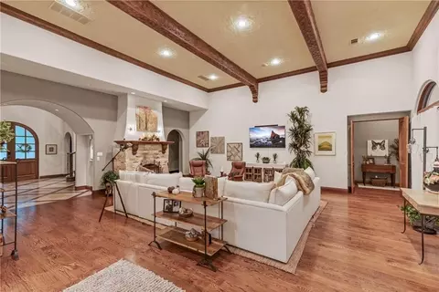 Living - 6104 Park Ave, Fort Smith, AR 72903 photo 3 of 6