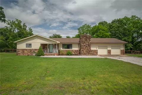 214 S Ozark Trl, Goodman, MO 64843
