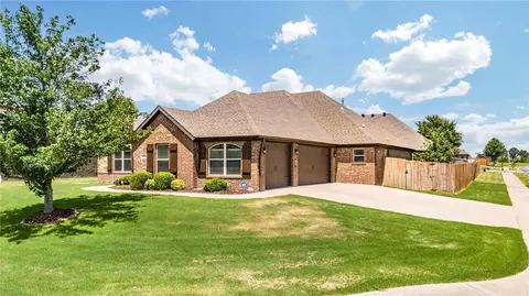 1200 SW Willow Bend Ave, Bentonville, AR 72713