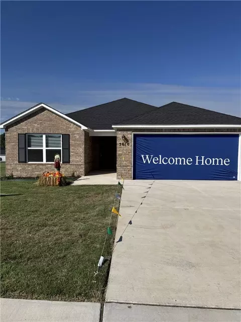 3610 N Jr Martin Dr, Siloam Springs, AR 72761