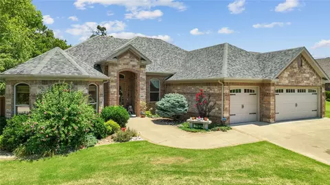 300 Sheridan Ln, Bentonville, AR 72712