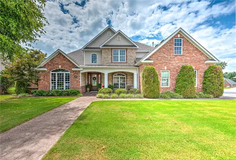 4000 NE Cadbury Ave, Bentonville, AR 72712