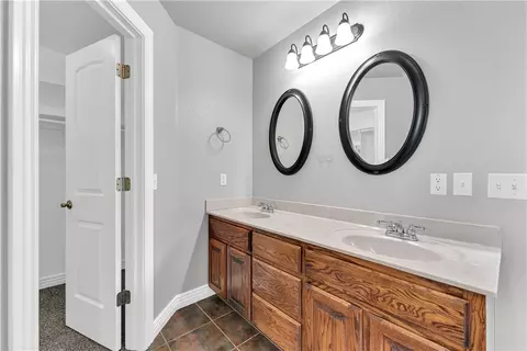 Bath - 511 Buckboard Rd, West Fork, AR 72774 photo 1 of 3