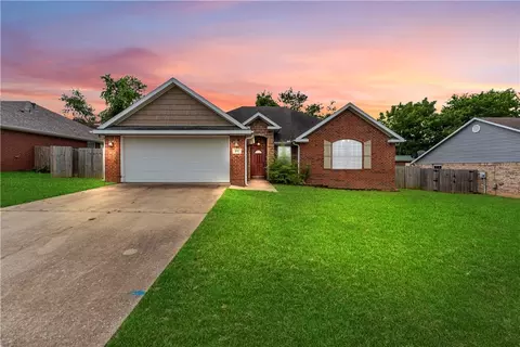 511 Buckboard Rd, West Fork, AR 72774