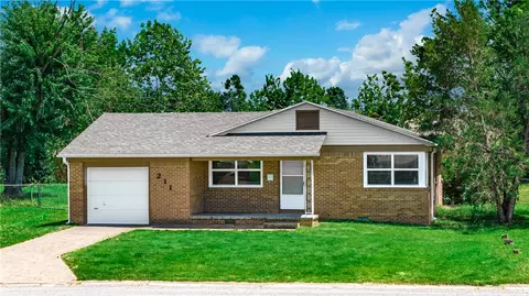 211 S 13th Pl, Rogers, AR 72758