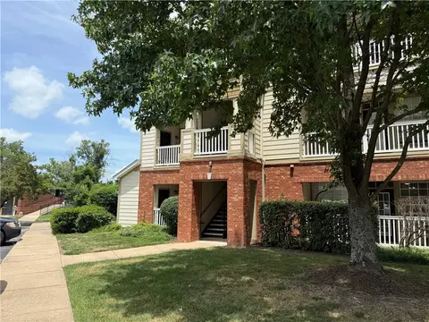 4254 NE Meadow Creek Cir #202, Fayetteville, AR 72703