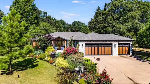 8 Kildonan Dr, Bella Vista, AR 72715