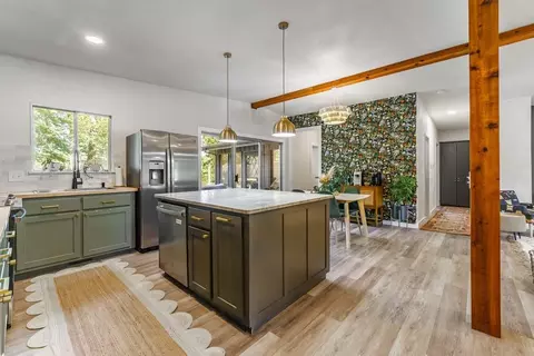 11 Sheneman Dr, Bella Vista, AR 72715