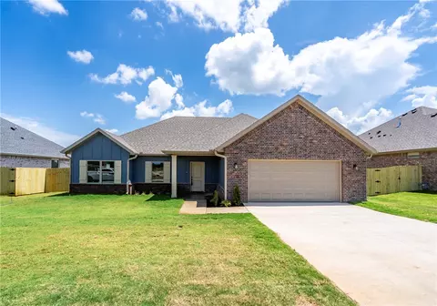 110 N Banner Ave, Farmington, AR 72730