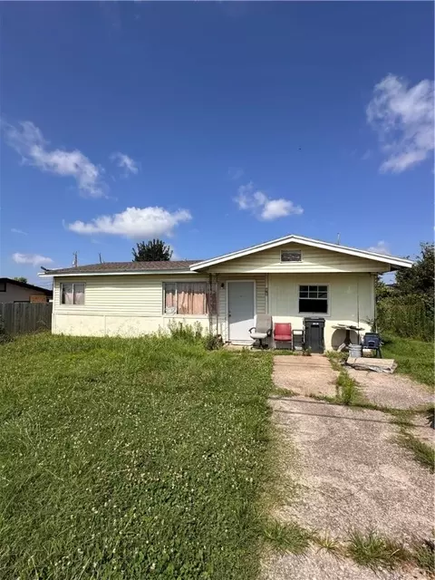 808 N 13th St, Rogers, AR 72756