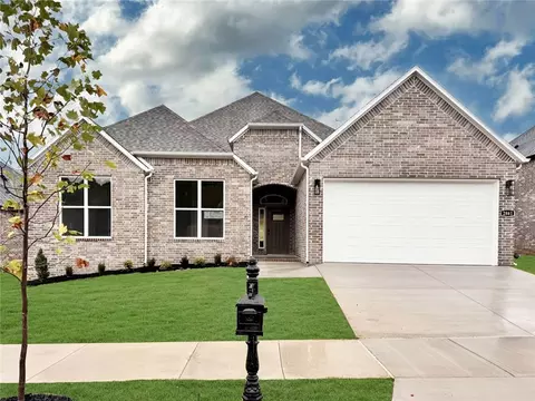 2861 N Chapel Dr, Fayetteville, AR 72704