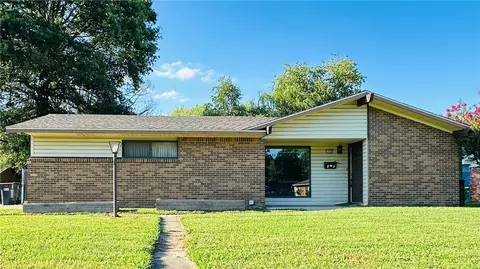 1712 Theodore Dr, Springdale, AR 72762