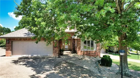 5 Tanyard Ln, Bella Vista, AR 72715