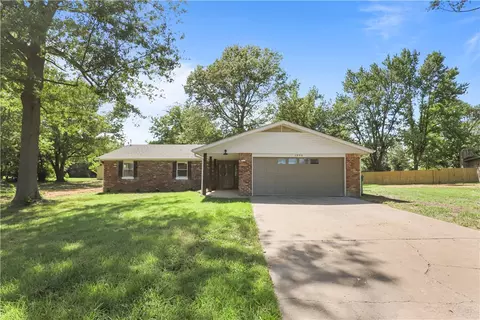 1256 Leelynjean Ln, Springdale, AR 72762