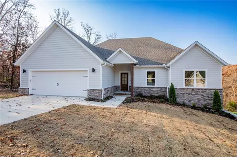 21 Singleton Dr, Bella Vista, AR 72715