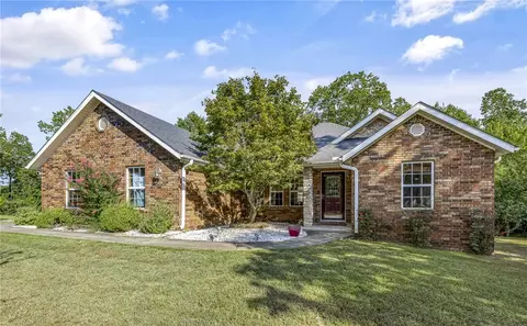 2 Northampton Dr, Bella Vista, AR 72714