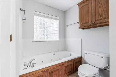 Bath - 22198 W War Eagle Rd, Springdale, AR 72764 photo 3 of 4