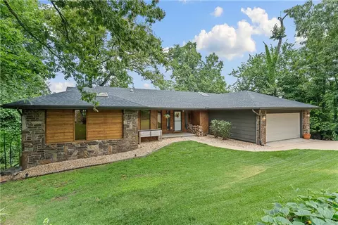 18 Brucker Dr, Bella Vista, AR 72715