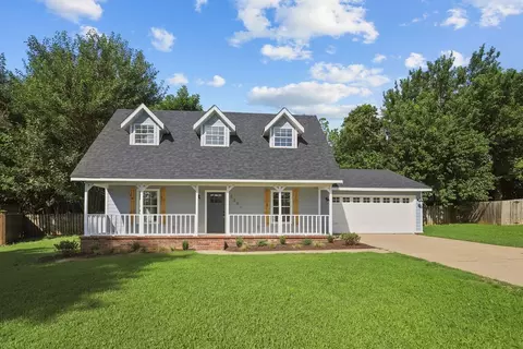 2201 E Bristol Pl, Fayetteville, AR 72701
