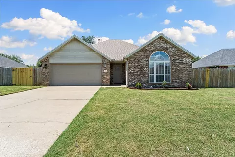702 Topaz St, Lowell, AR 72745