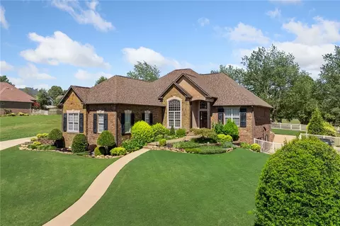2011 Daly Dr, Harrison, AR 72601
