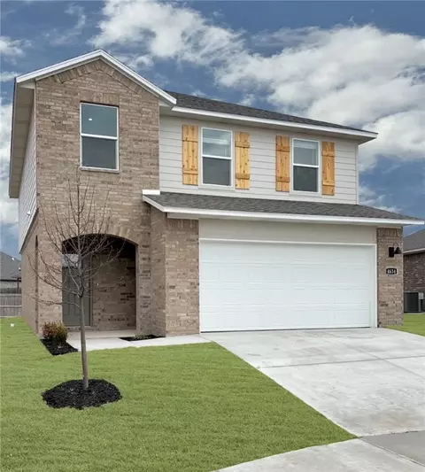 4634 W Aurora St, Fayetteville, AR 72704
