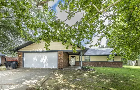 2104 N Hummingbird Dr, Springdale, AR 72764