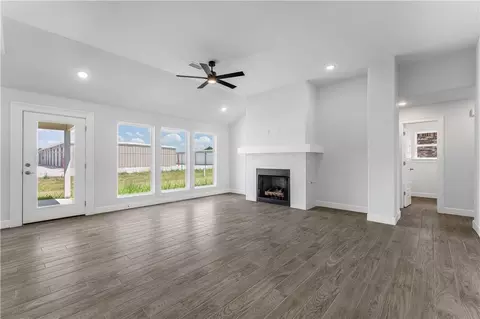 909 W Carley Dr, Siloam Springs, AR 72761