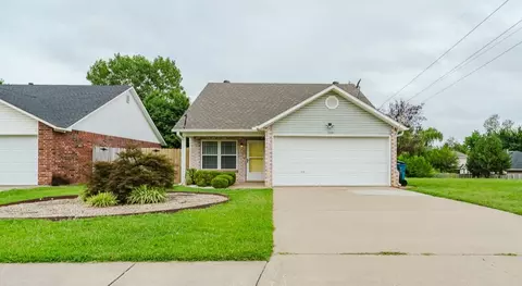 900 Tunbridge Dr, Bentonville, AR 72712
