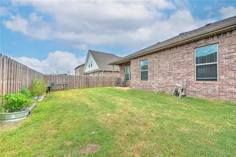 Exterior - 2141 Periwinkle Pl, Centerton, AR 72719 photo 2 of 4