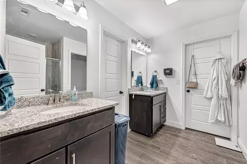 Bath - 2141 Periwinkle Pl, Centerton, AR 72719 photo 1 of 5